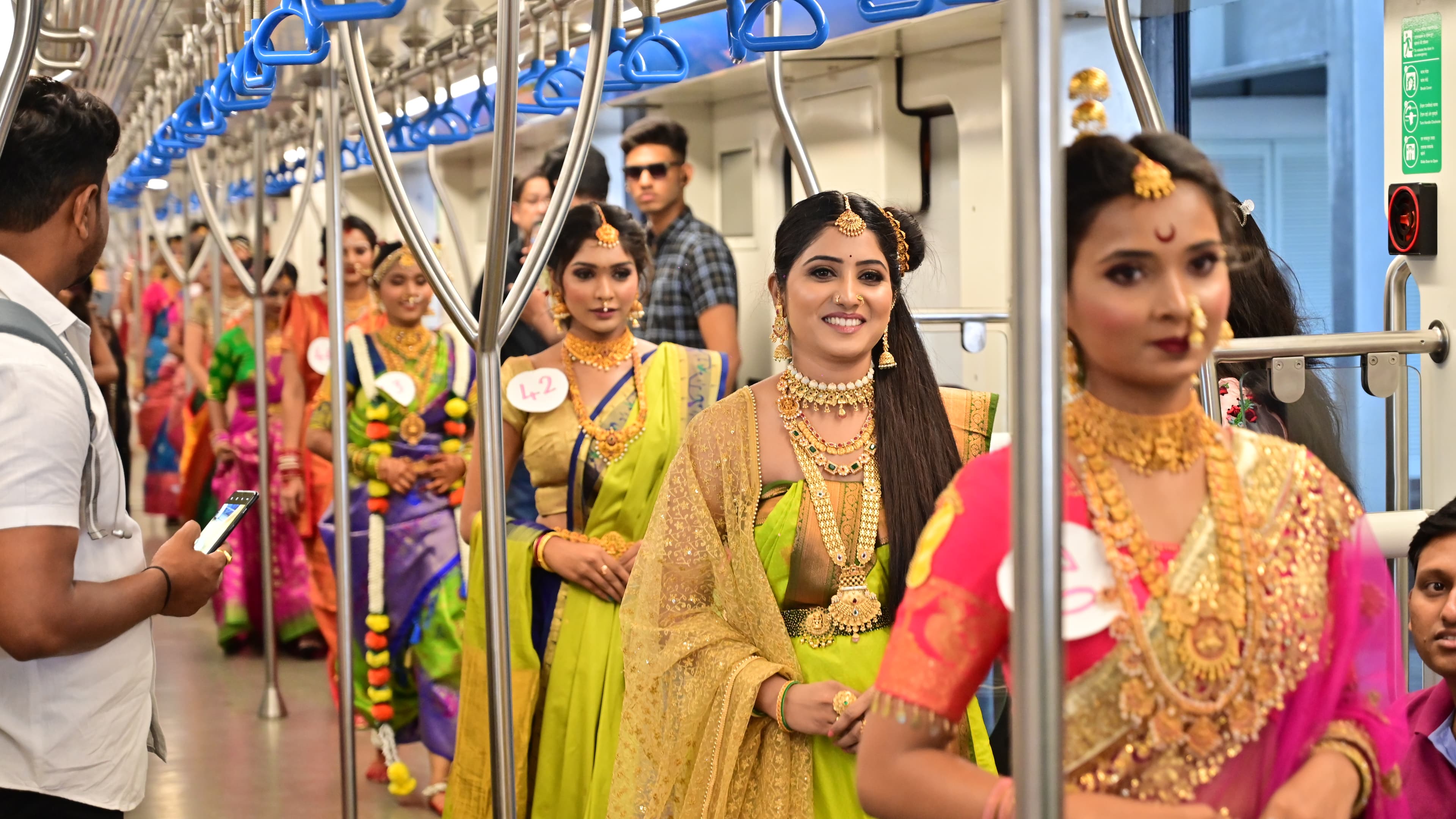 9. Bhartiy Veshbhusha The Biggest Make-up Artist Show Inside A Moving Metro-1